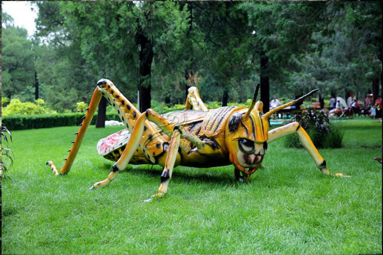 Wind Proof Artificial Sculpture With Animatronic Insects For Long Life Technical Support