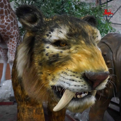 Tema Parkı İçin Hava Koşullarına Dayanıklı Tam Boy Animatronic Sabre Dişli Kedi