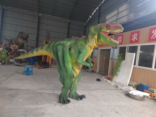 Yetişkin Dinozor Kostümü Yürüyen Dinozor Film Rekvizitleri Yeşil T-Rex Gösteriyor