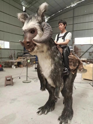 Animatronik Dinozor Star Wars Tauntaun Festivali Parade Etkinliğinde Kostüm Üzerinde Sürüş